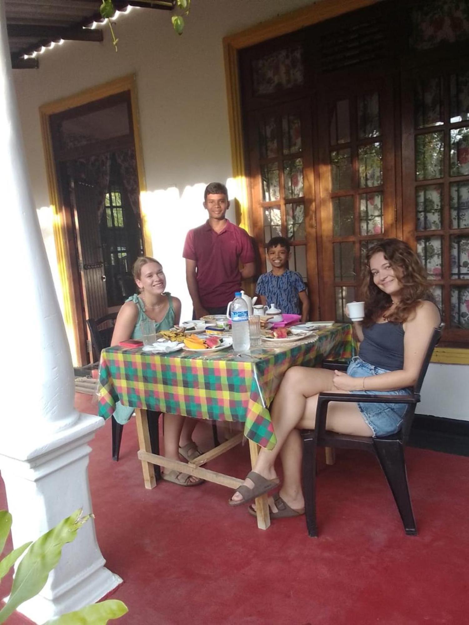 Sanu Home Stay Σιγκιρίγια Εξωτερικό φωτογραφία