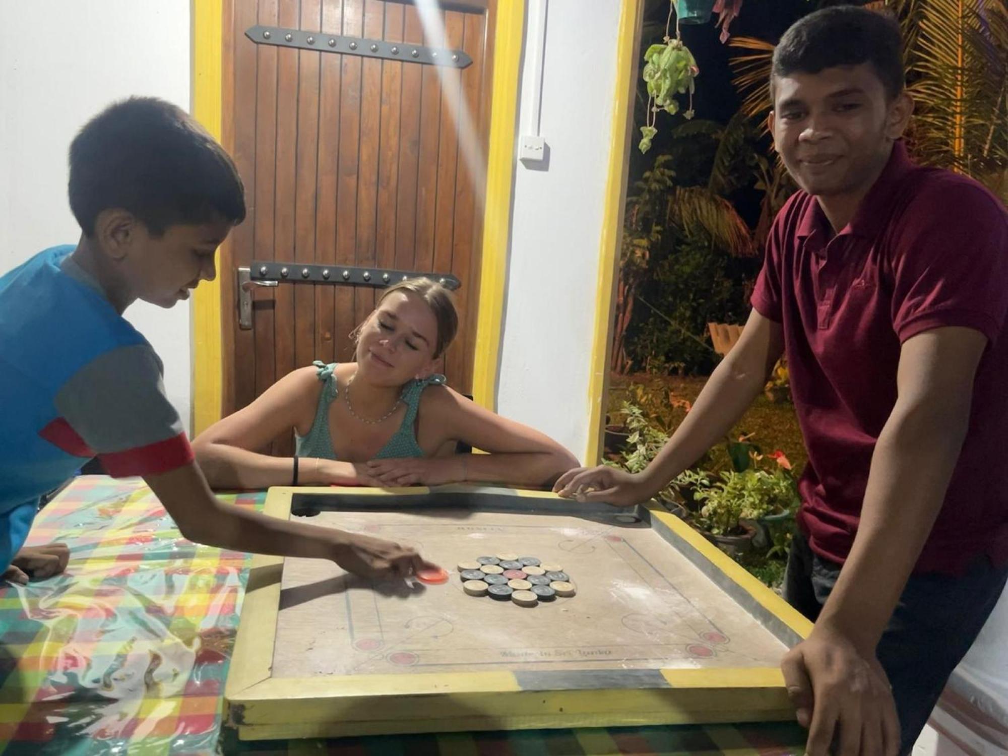 Sanu Home Stay Σιγκιρίγια Εξωτερικό φωτογραφία